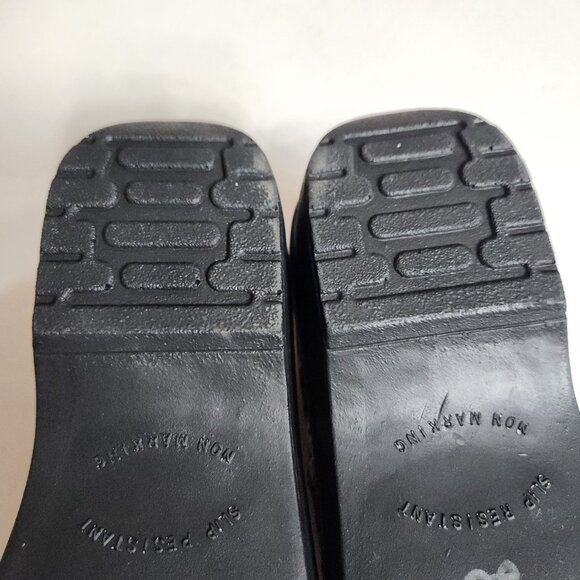 Easy Works by Easy Street Laurie Women's Size 10W Dog Print Slip-On Clogs - Picture 9 of 9